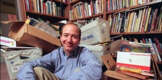 Nhớ lại thời "khai thiên lập địa" Amazon của Jeff Bezos: Từ cửa hàng sách trở thành đế chế chi phối thương mại toàn cầu