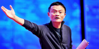 Tỷ phú Jack Ma: "Có phải tối nào người trẻ Việt cũng xuống phố chơi không? Với một đất nước trẻ, việc của họ phải là làm ăn kinh doanh trên mạng chứ?"
