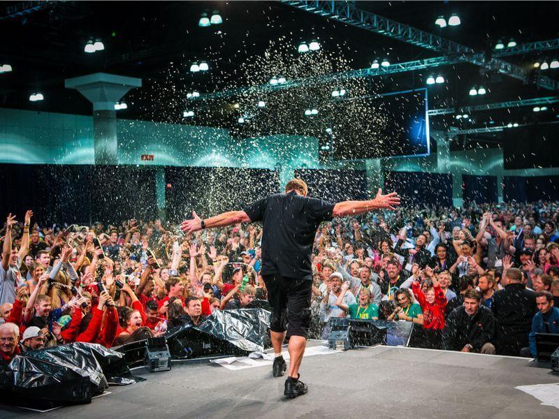 30 câu nói của "bậc thầy huấn luyện CEO" Tony Robbins thay đổi cuộc đời hàng triệu người trên thế giới