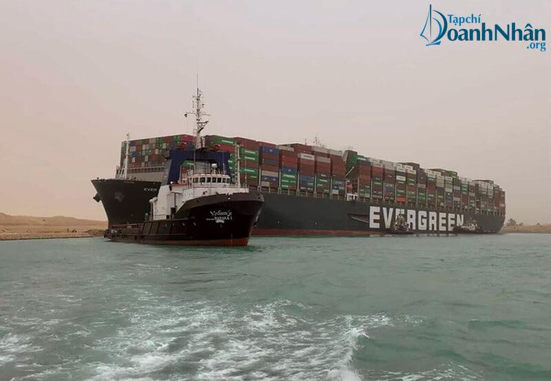 Bài học cho kinh tế toàn cầu từ sự cố tàu Ever Given mắc kẹt ở kênh Suez