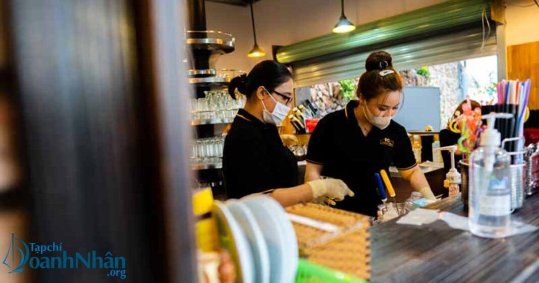 Cửa hàng, quán ăn trả lương 15 triệu vẫn không tuyển được nhân viên phục vụ