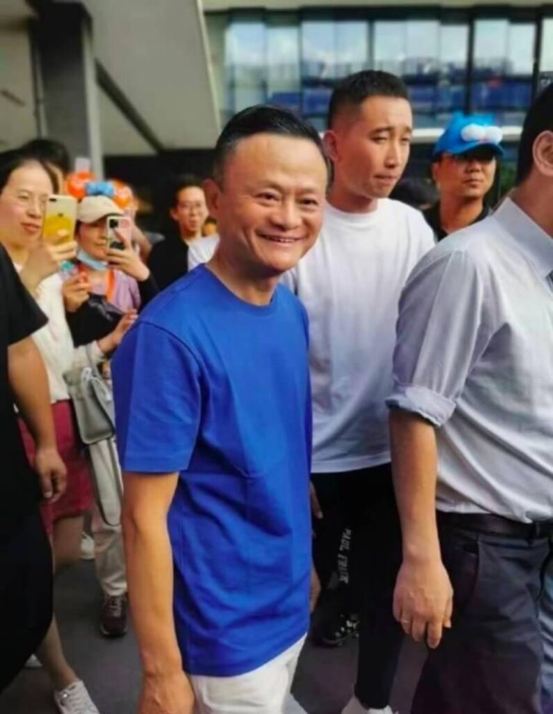 Ông chủ Alibaba Jack Ma tái xuất ở Hong Kong sau thời gian dài "lẩn trốn"