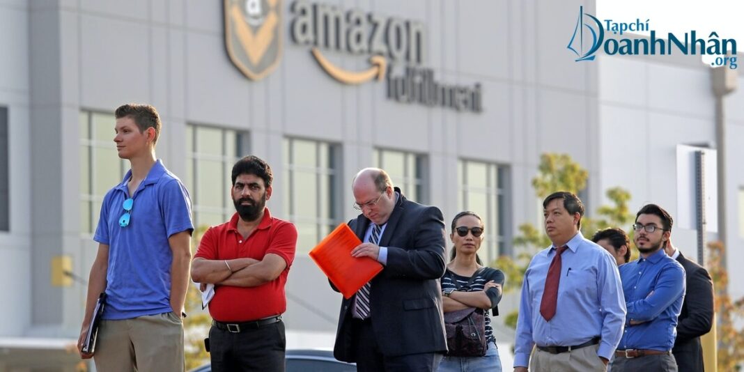 Quản lý cấp cao Amazon: 'Đôi lúc chúng tôi tuyển người chỉ để sa thải'