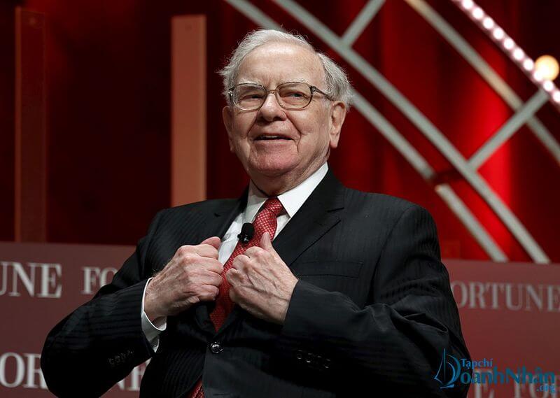 Tiên tri Warren Buffett bật mí 2 cách "tự vệ" trong bối cảnh lạm phát cao.