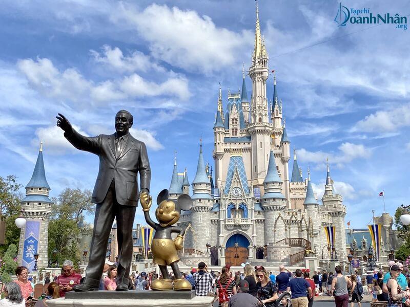 Triết lý ‘càng tiêu tiền càng giàu’ của Walt Disney