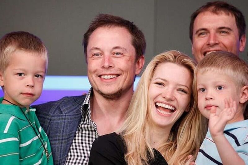 Tỷ phú Elon Musk chia tay bạn gái ca sĩ sau 3 năm hẹn hò: Ly hôn 3 lần và lại độc thân