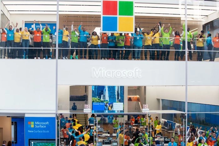 Microsoft sẽ thưởng 1.500 USD cho mỗi nhân viên vì nỗ lực trong mùa dịch
