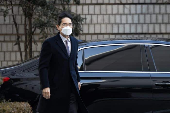  Ông Lee Jae-yong bên ngoài Tòa án Trung tâm quận Seoul, Hàn Quốc vào tháng 1. Ảnh: Bloomberg. 