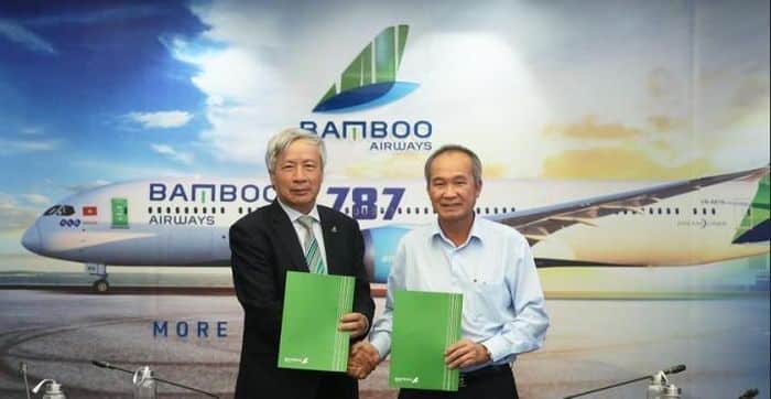 Ông Dương Công Minh (phải) và Chủ tịch HĐQT Bamboo Airways Nguyễn Ngọc Trọng.