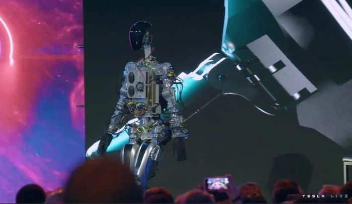  Robot Optimus của Tesla tại AI Day 2022. Ảnh: Tesla 
