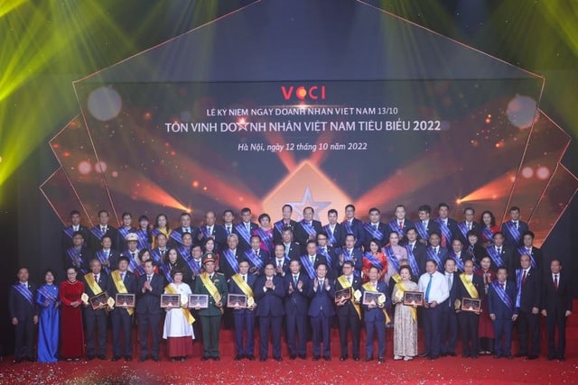 TỔNG THUẬT: Tôn vinh Doanh nhân Việt Nam tiêu biểu 2022 - Ảnh 1.