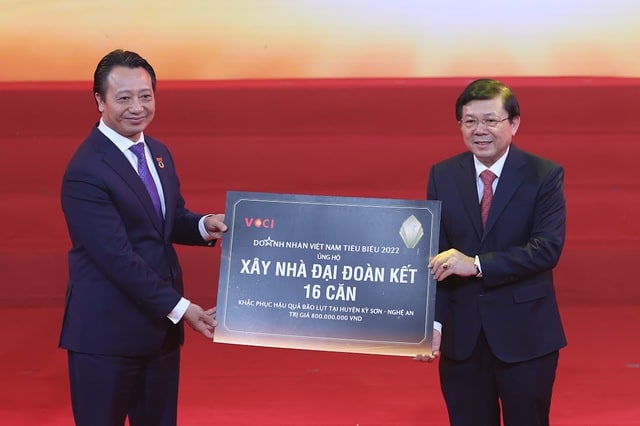 TỔNG THUẬT: Tôn vinh Doanh nhân Việt Nam tiêu biểu 2022 - Ảnh 2.