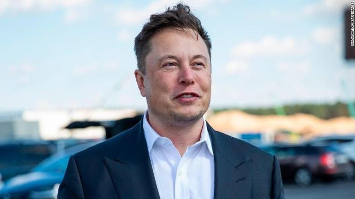  Elon Musk vẫn là tỷ phú giàu nhất thế giới. Nhưng tài sản của ông đã bay hơi hơn 100 tỷ USD. Ảnh: CNN. 