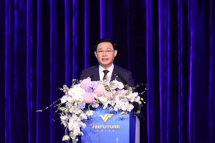  Chủ tịch Quốc hội Vương Đình Huệ phát biểu tại Lễ trao giải VinFuture 2022. Ảnh: TL 